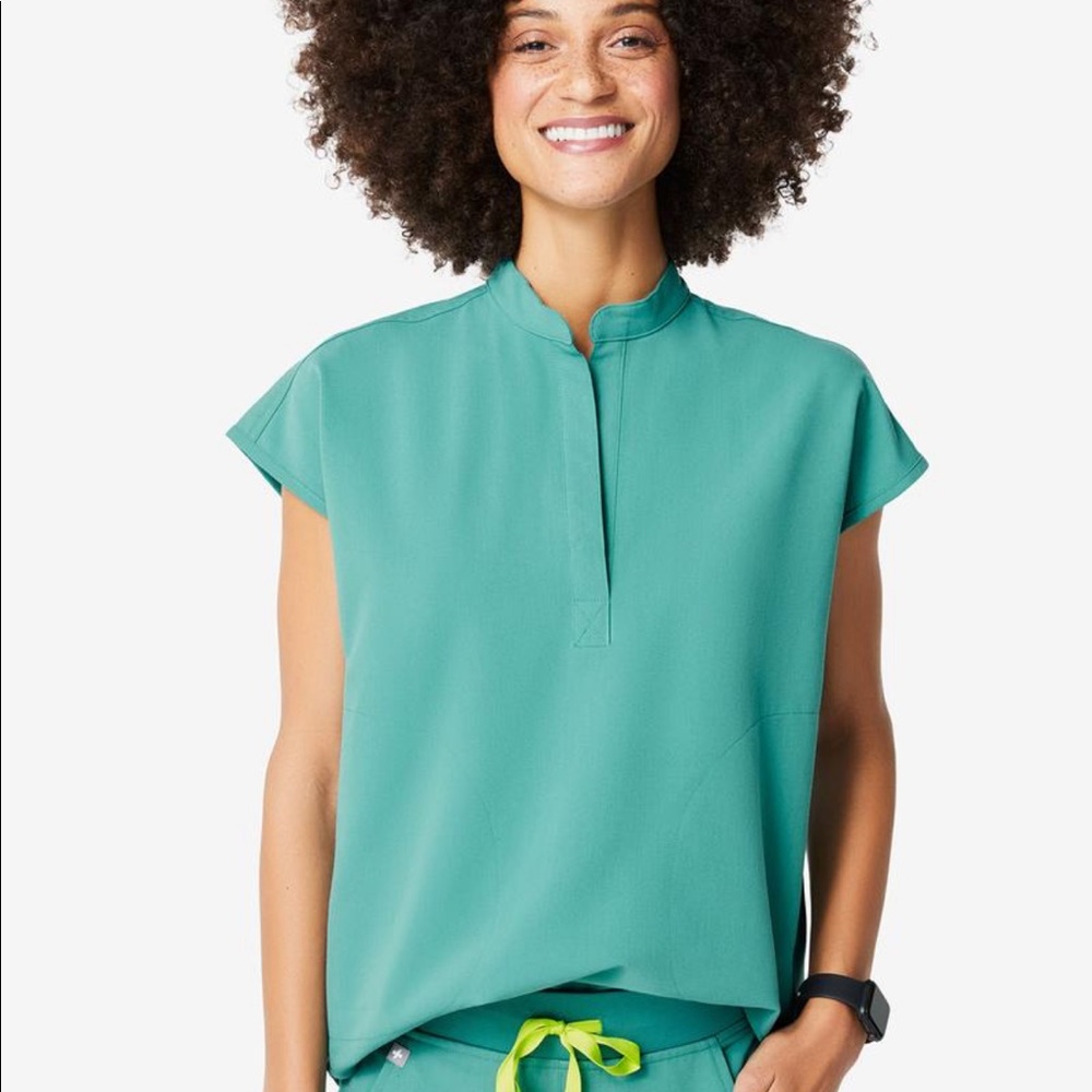 Figs scrub top, size small